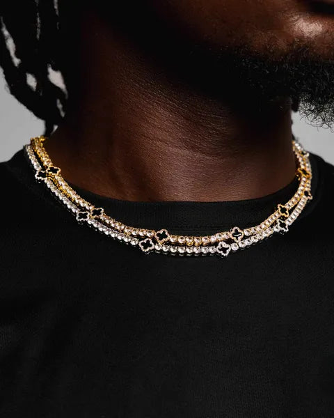 Collier MAWIYA Chaîne Tennis Trèfle à quatre feuilles en finition Or-Blanc Glacé, orné de Zircons Cubiques éclatants