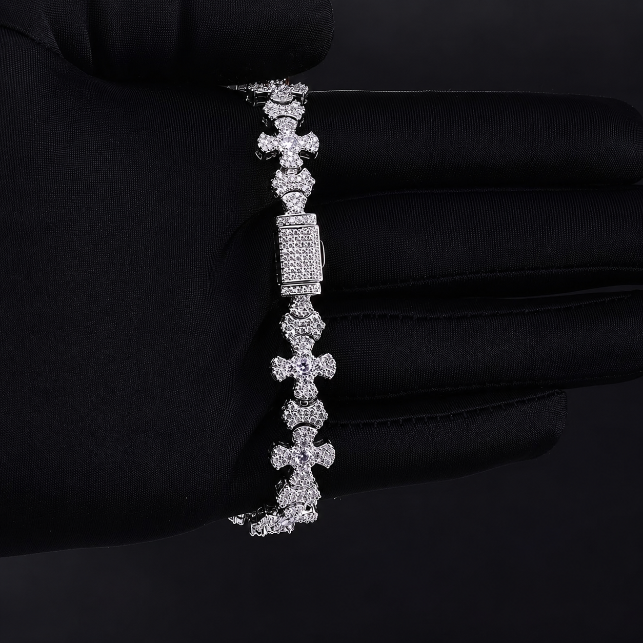 Bracelet MAWIYA De Luxe 12 MM En Zircon Cubique; Design En Croix; Plaqué Or blanc 18 Carat; Bijoux Glacés