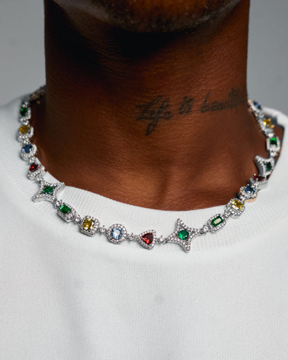 Collier Mawiya premium en finition plaqué or 18 carats, orné de zircones colorées éclatantes et de motifs géométriques raffinés