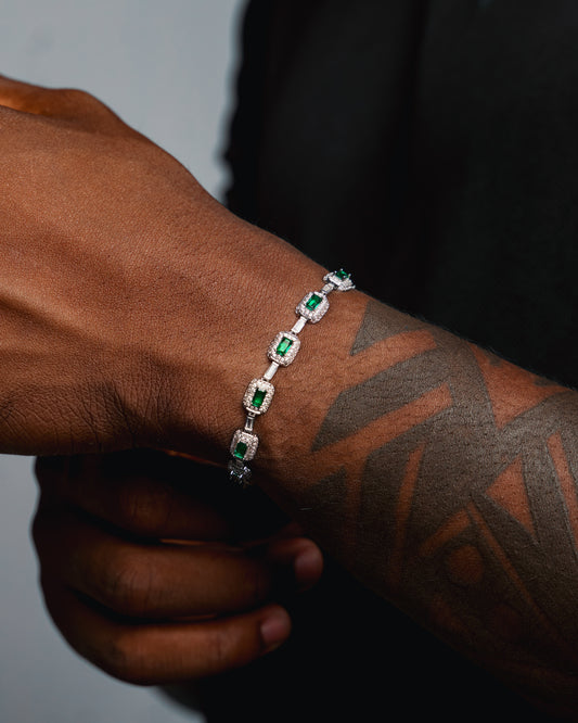Bracelet MAWIYA tendance argenté – pierres baguette vert émeraude, micro pavé en zircone cubique, bijou élégant premium