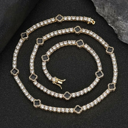 Collier MAWIYA Chaîne Tennis Trèfle à quatre feuilles en finition Or-Blanc Glacé, orné de Zircons Cubiques éclatants