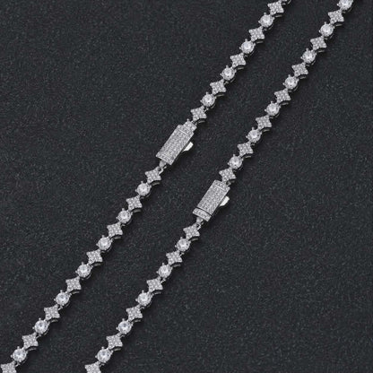 Collier tennis MAWIYA hip-hop premium 6MM, finition argentée/or blanc, serti de zircones scintillantes style diamant. Design étoile moderne avec pierres brillantes, look iced-out