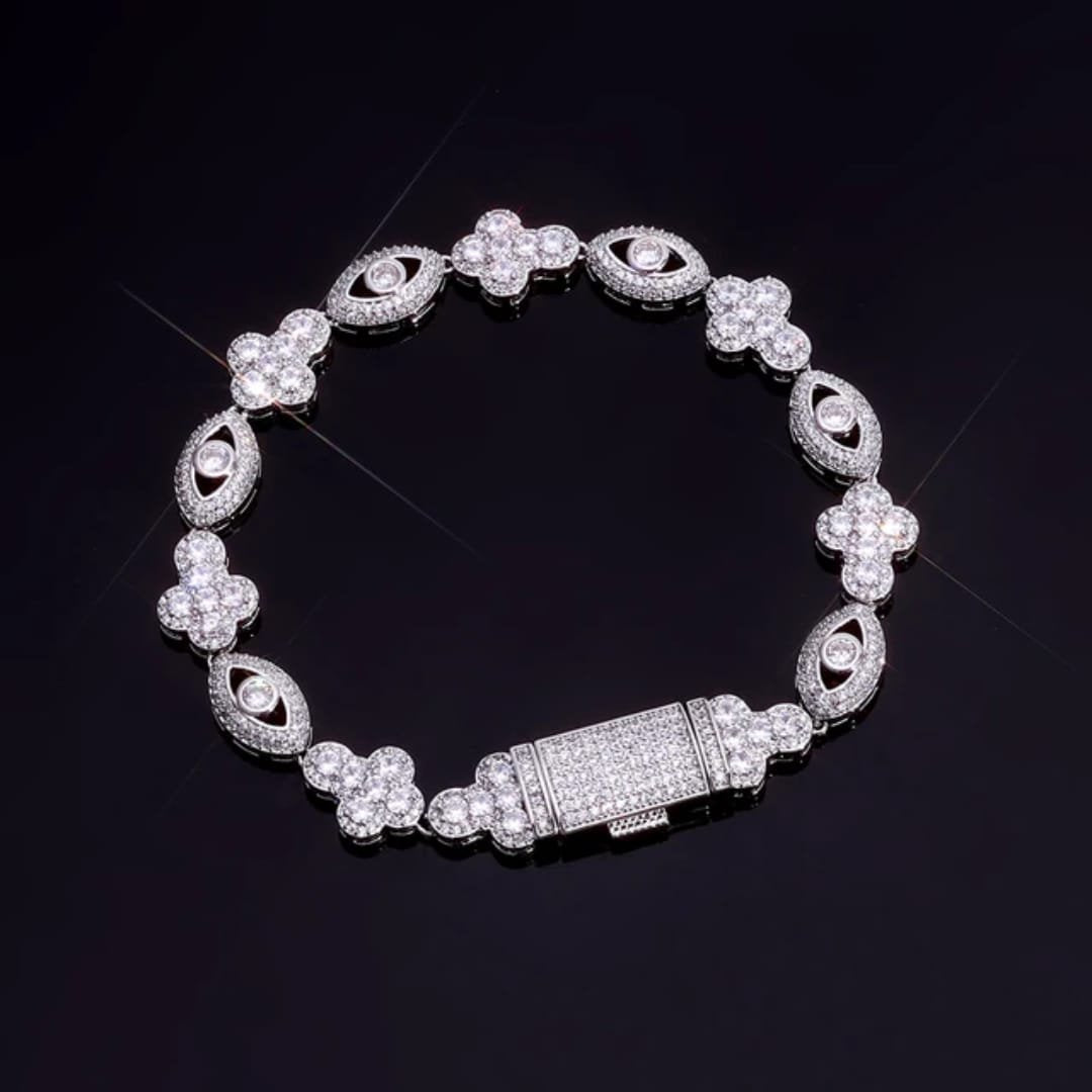 Bracelet hip-hop premium en laiton plaqué or 18 carats, finition argentée brillante, serti de zircons cubiques ultra scintillantes. Design œil moderne, style iced-out luxe