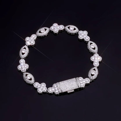 Bracelet hip-hop premium en laiton plaqué or 18 carats, finition argentée brillante, serti de zircons cubiques ultra scintillantes. Design œil moderne, style iced-out luxe